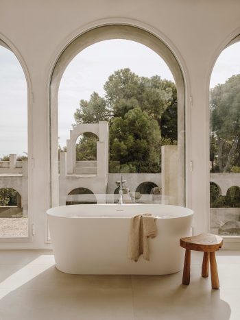 Roca Raina Stonex® oval bathtub with drain - Image 2